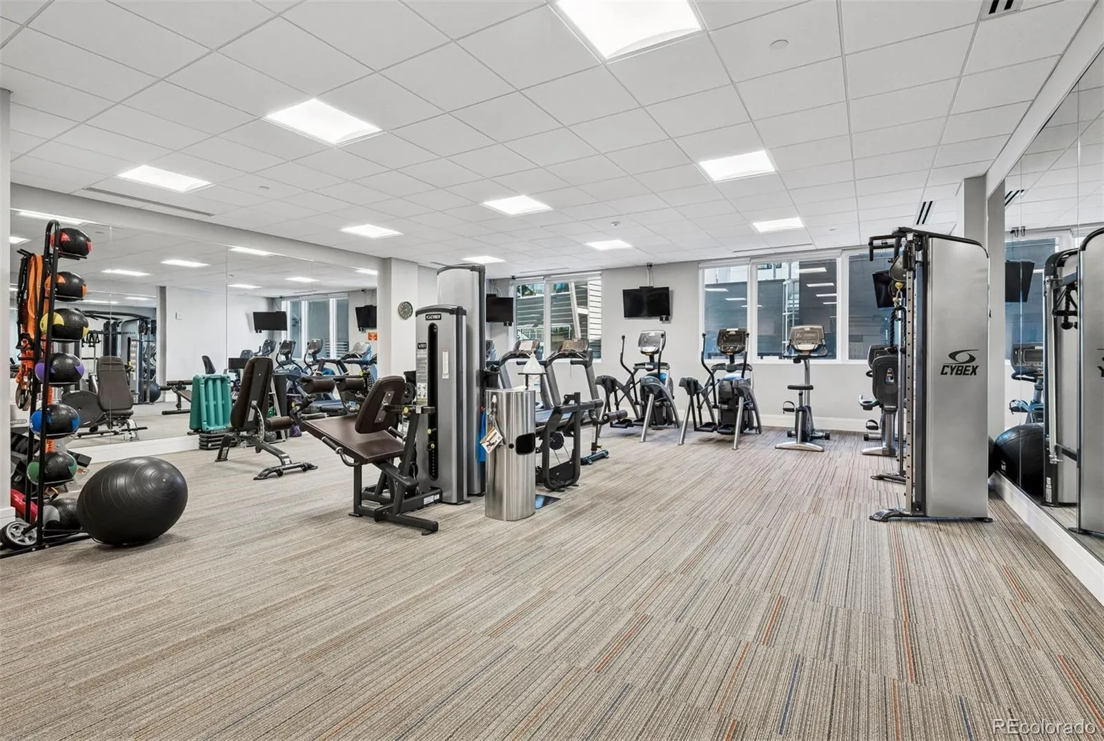 250 Columbine Street #703 Denver CO 80206 | MLS #REC6155990 05282026020104 1600 24
