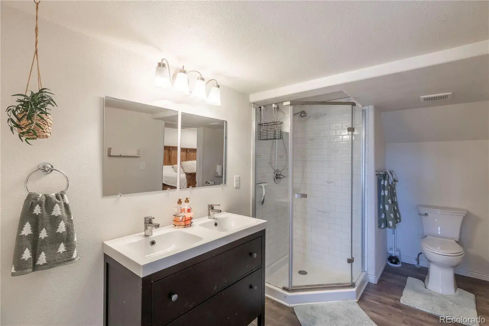 11182025181407 1600 33