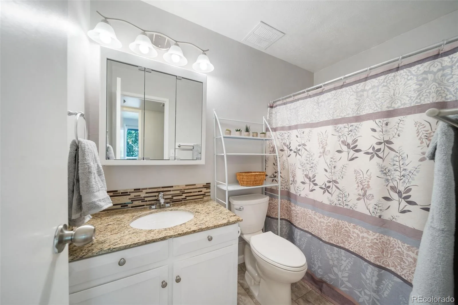 7251 S Xenia Circle #F Centennial CO 80112 | MLS #REC6166294 07302026005710 1600 19