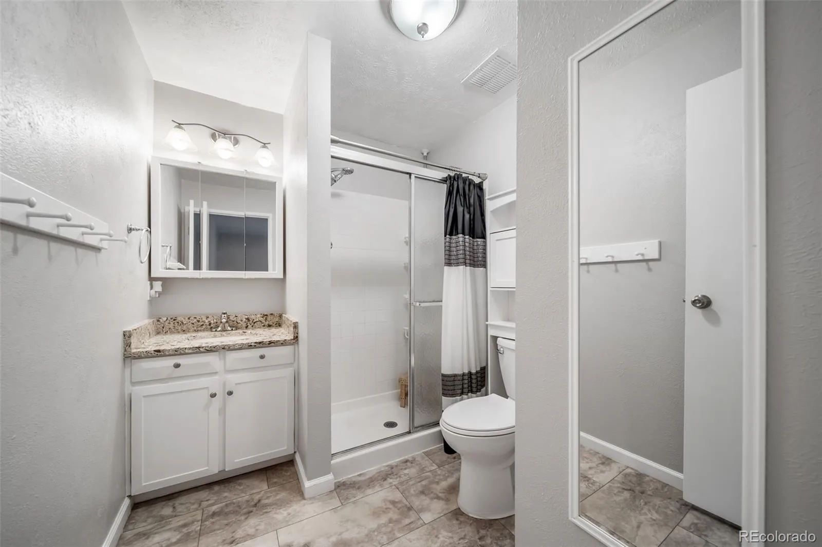 7251 S Xenia Circle #F Centennial CO 80112 | MLS #REC6166294 07302026005710 1600 23