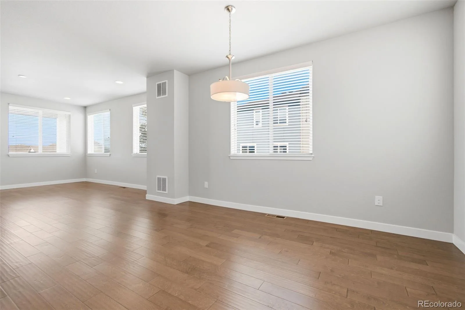 638 E Hinsdale Avenue Littleton CO 80122 | MLS #REC6167252 07102026172319 1600 12