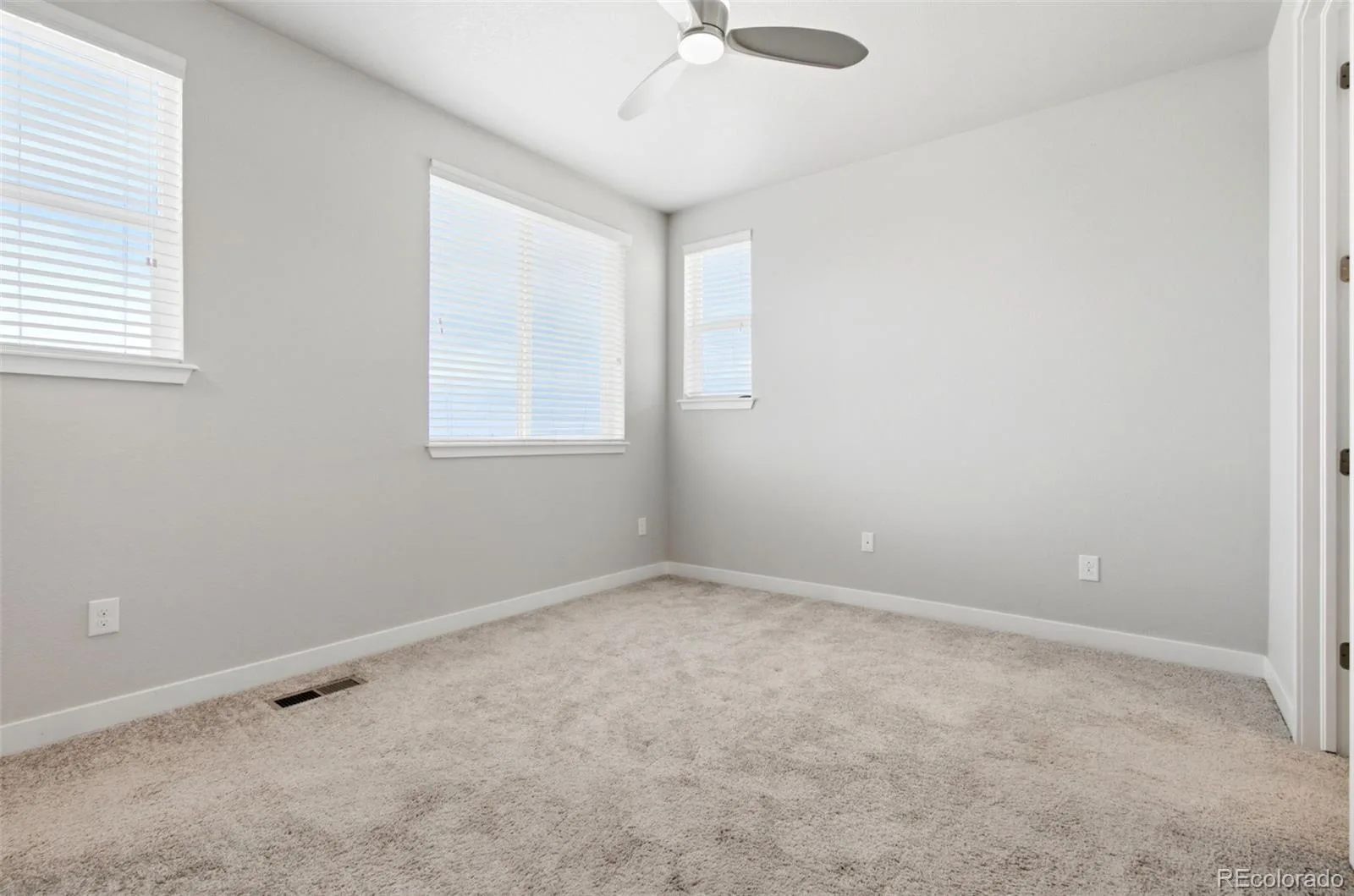 638 E Hinsdale Avenue Littleton CO 80122 | MLS #REC6167252 07102026172319 1600 19