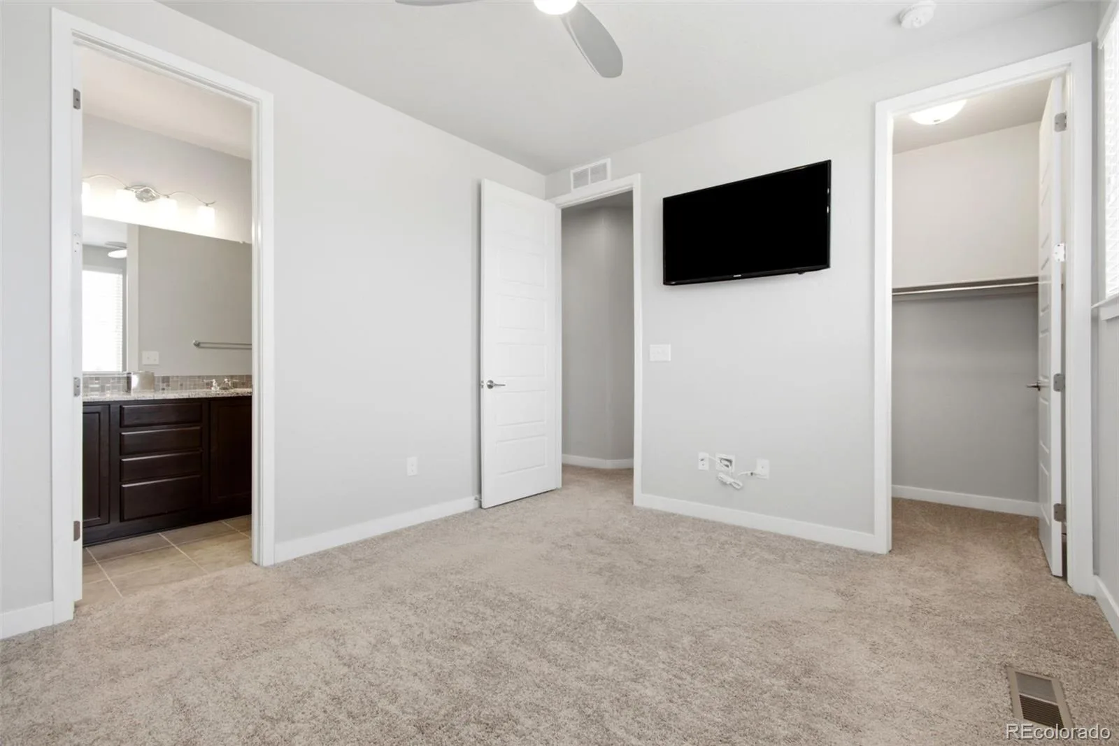 638 E Hinsdale Avenue Littleton CO 80122 | MLS #REC6167252 07102026172319 1600 20