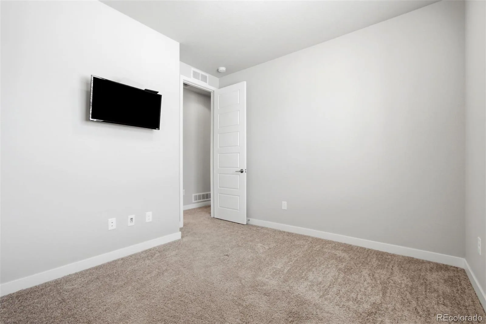 638 E Hinsdale Avenue Littleton CO 80122 | MLS #REC6167252 07102026172319 1600 24