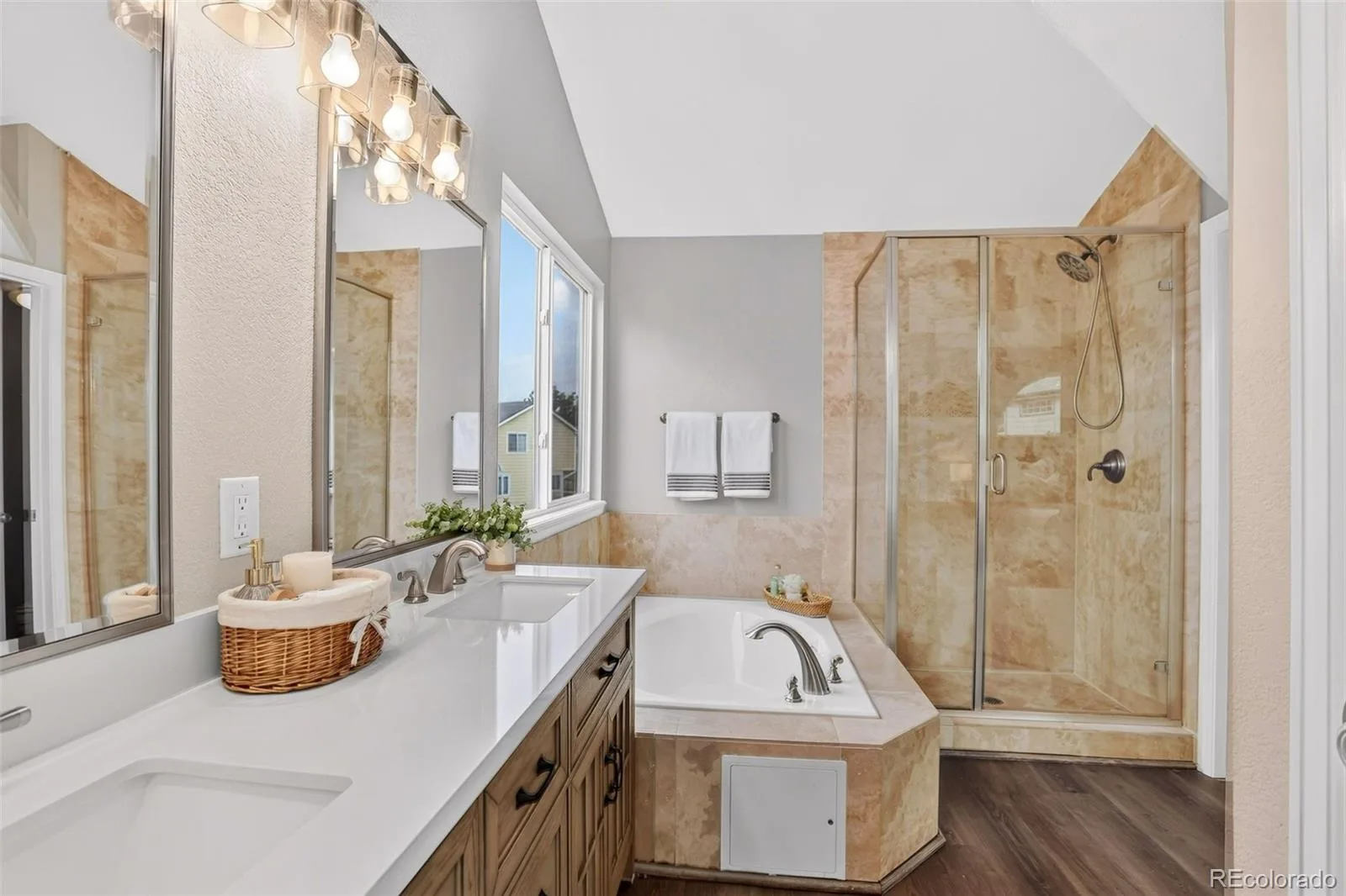 5033 S Owens Street Littleton CO 80127 | MLS #REC6171466 08142026111237 1600 25