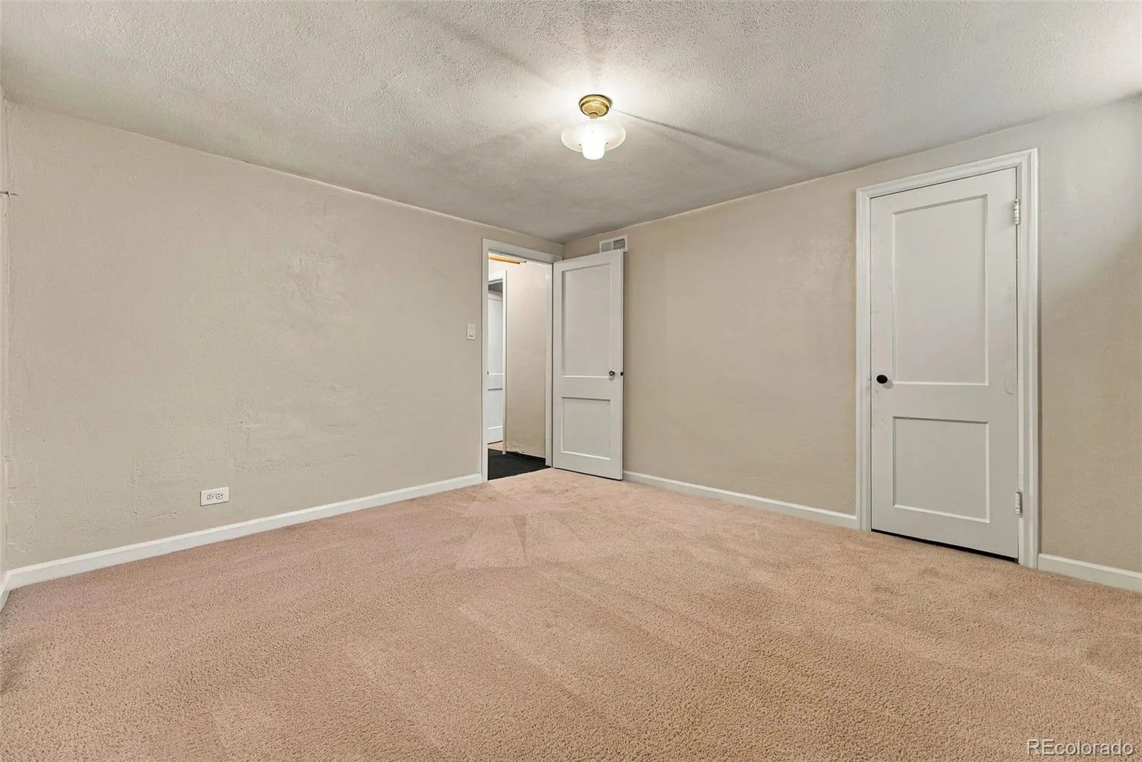 2377 Krameria Street Denver CO 80207 | MLS #REC6172319 09242026064654 1600 17