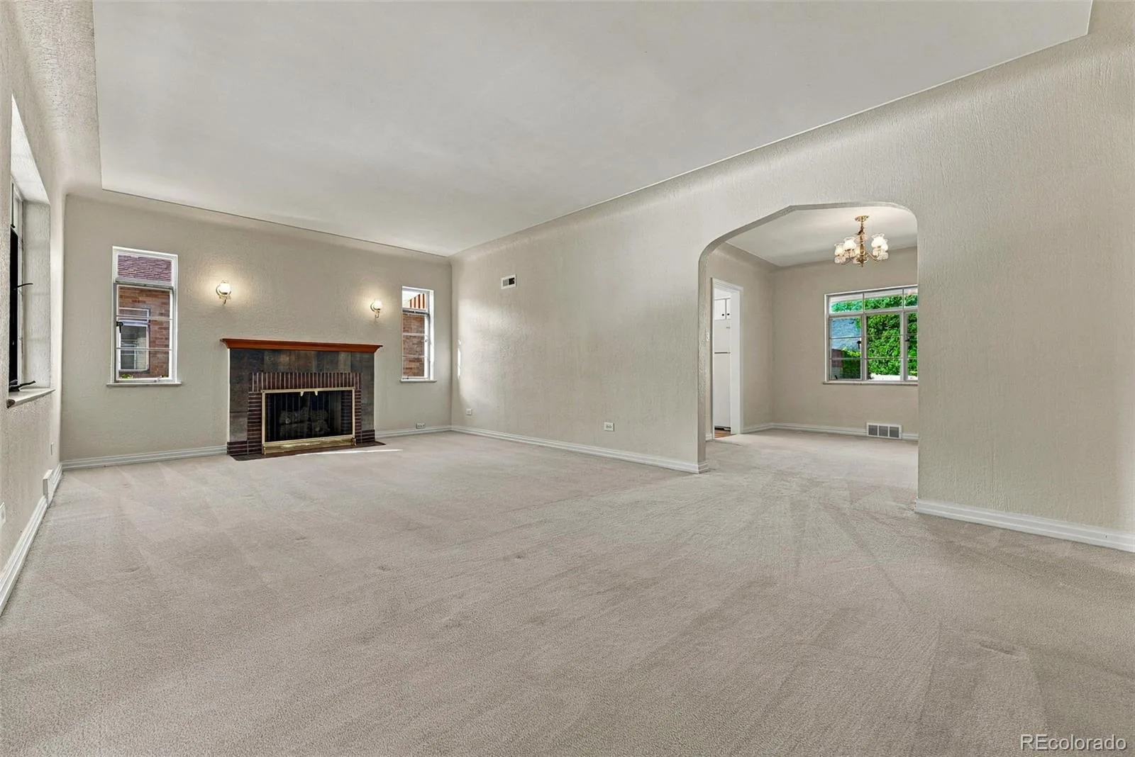 2377 Krameria Street Denver CO 80207 | MLS #REC6172319 09242026064654 1600 2