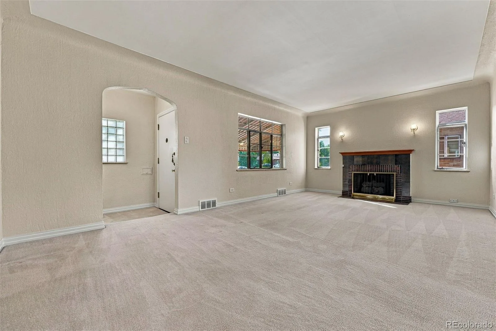 2377 Krameria Street Denver CO 80207 | MLS #REC6172319 09242026064654 1600 3
