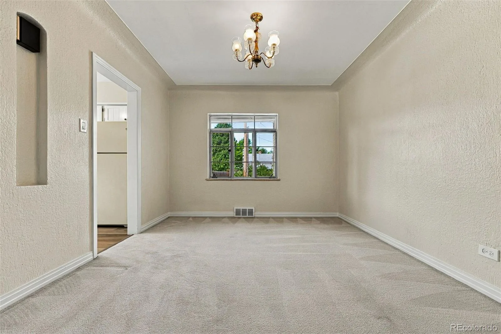 2377 Krameria Street Denver CO 80207 | MLS #REC6172319 09242026064654 1600 6