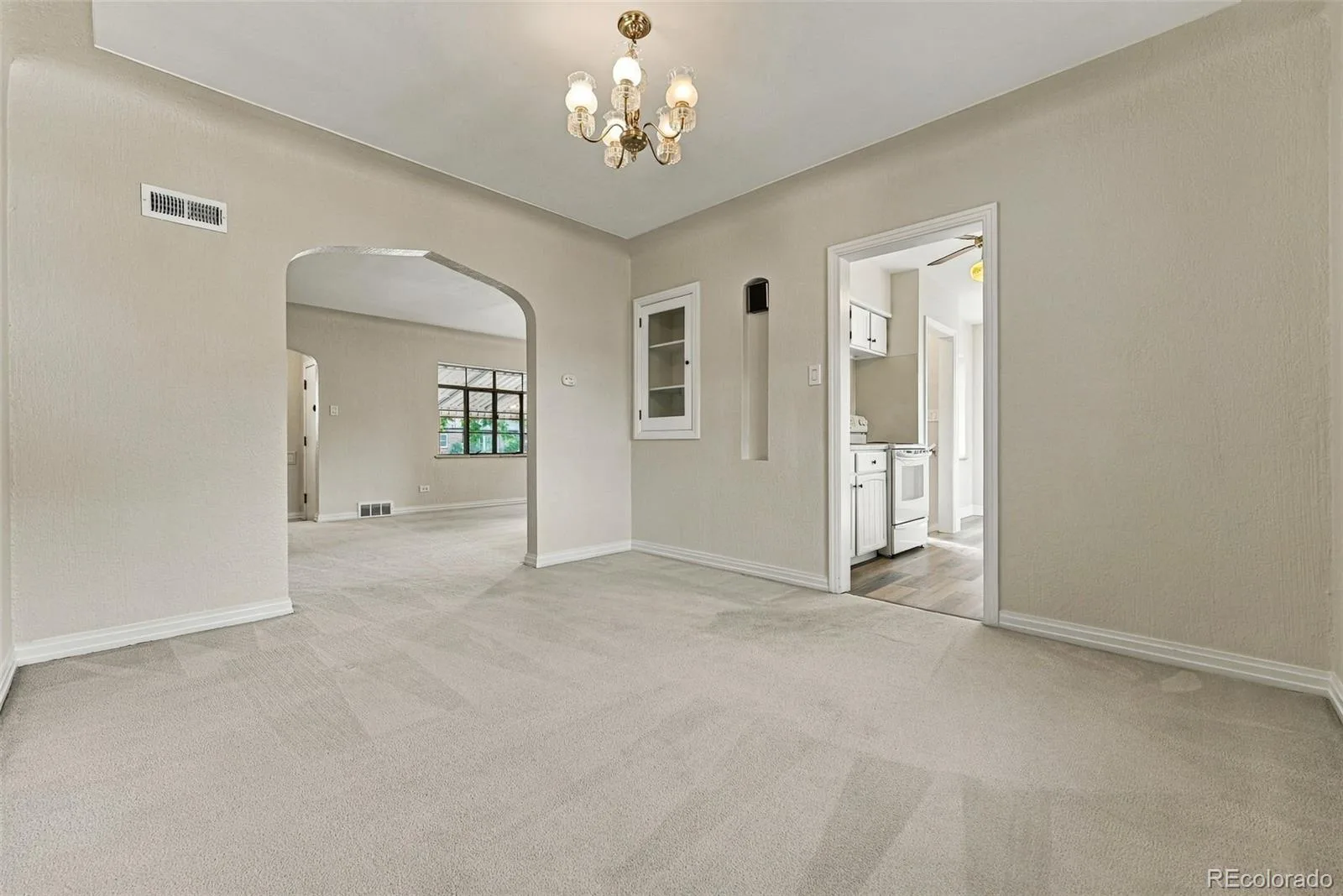 2377 Krameria Street Denver CO 80207 | MLS #REC6172319 09242026064654 1600 7
