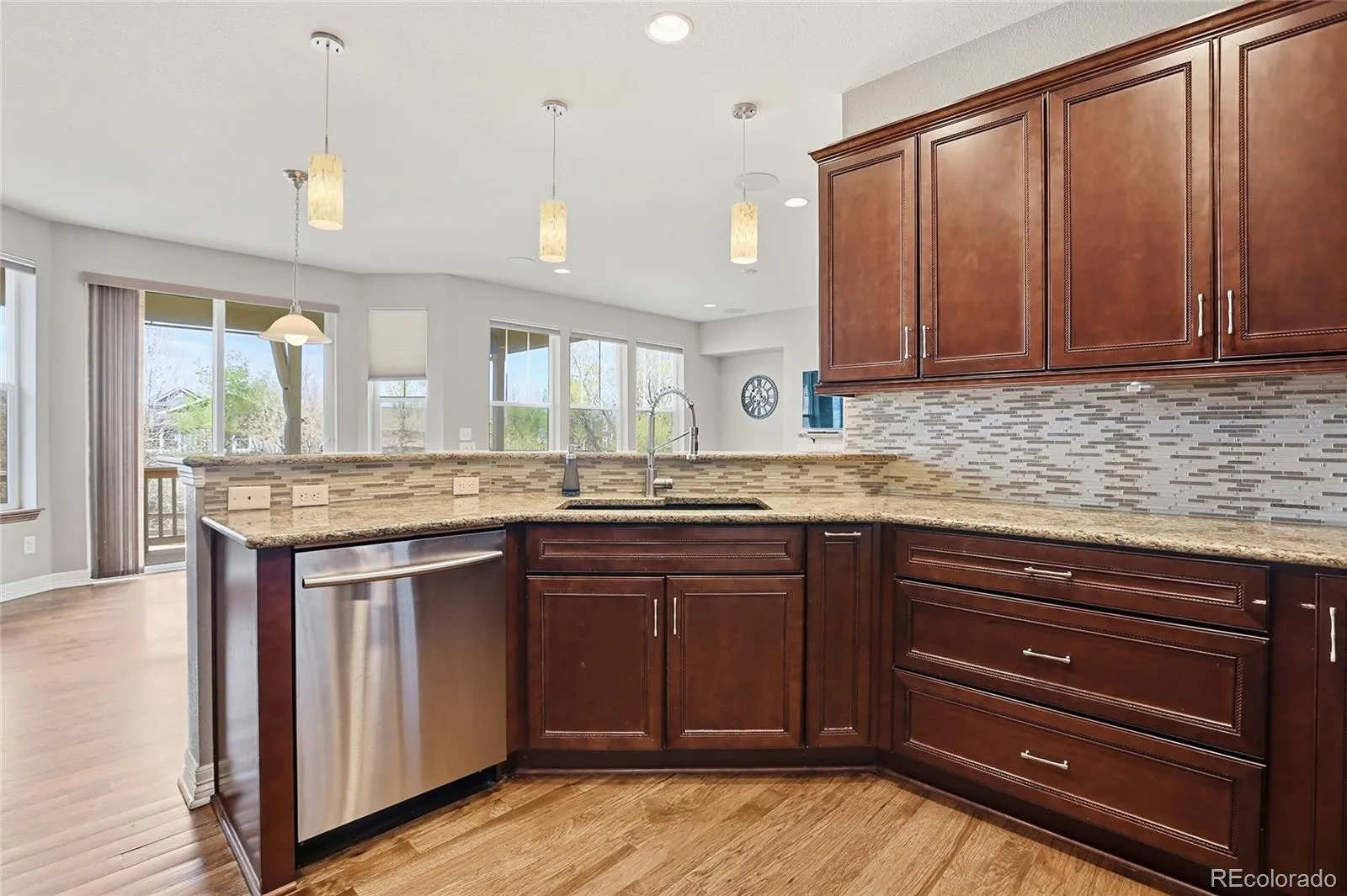 04102026152510 1600 10