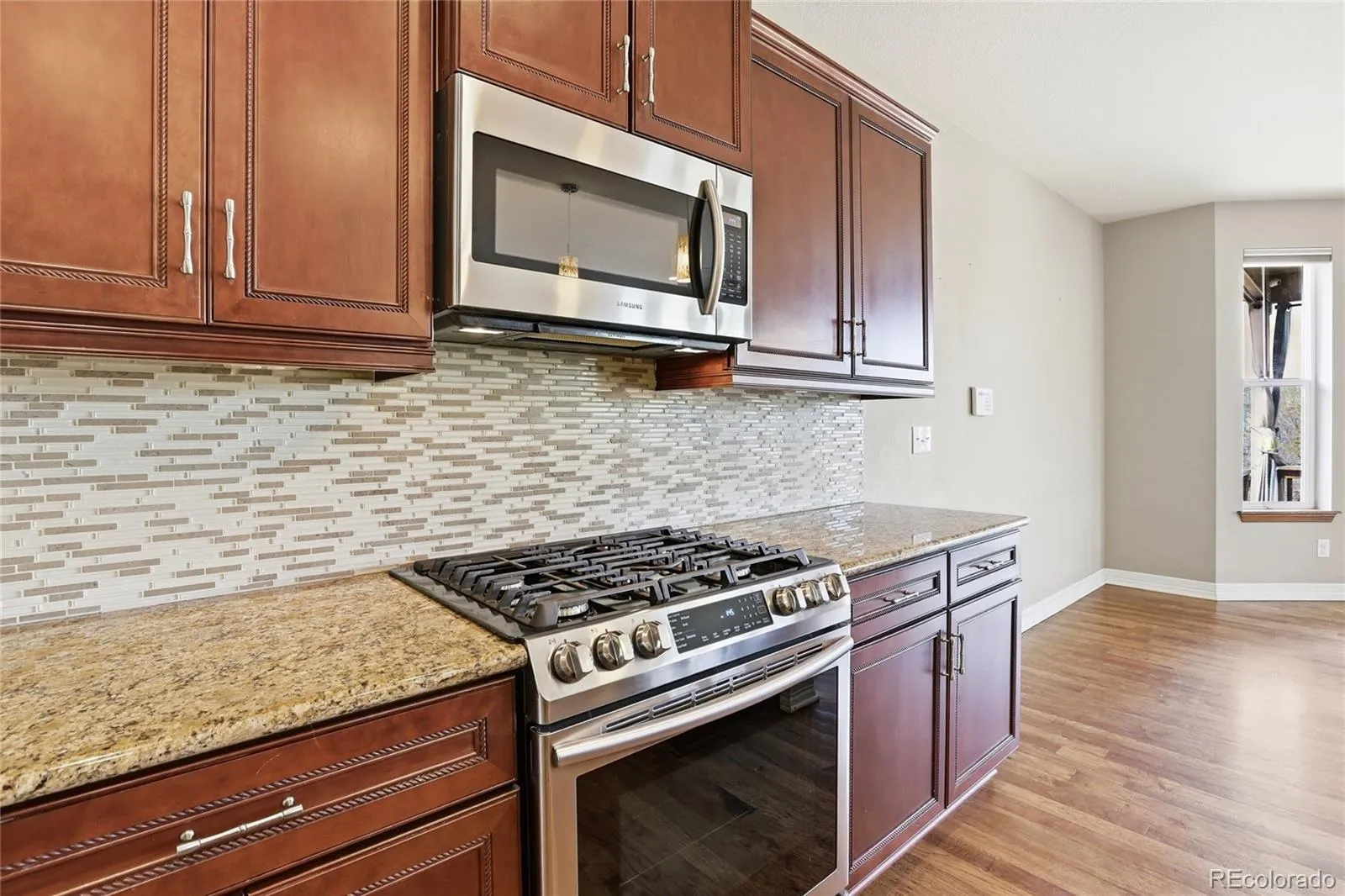 04102026152510 1600 32