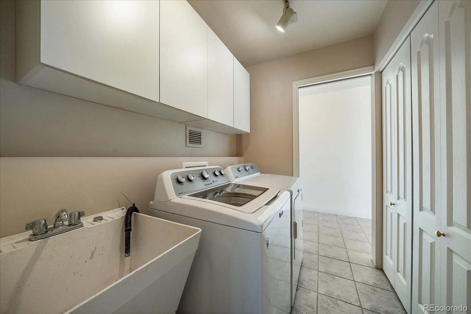 3100 E Cherry Creek South Drive #1302 Denver CO 80209 | MLS #REC6176547 09222026115518 1600 16