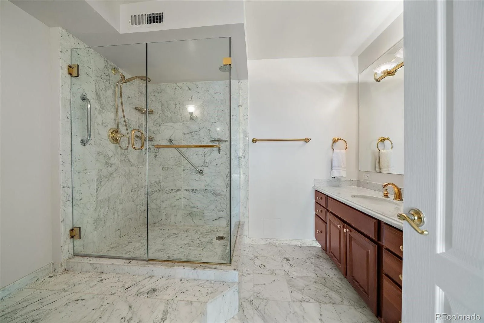3100 E Cherry Creek South Drive #1302 Denver CO 80209 | MLS #REC6176547 09222026115518 1600 19