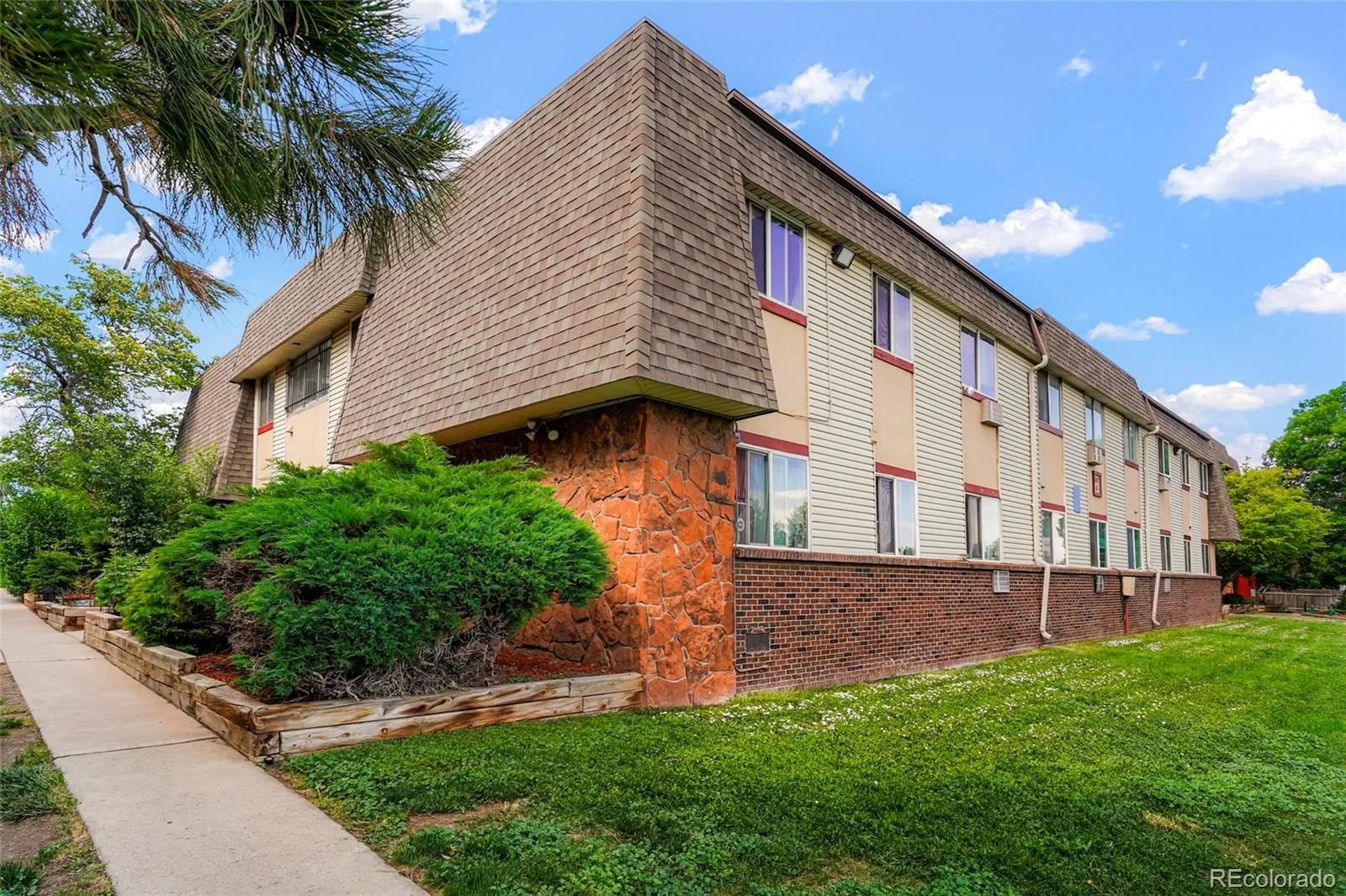 747 W 96th Avenue #12 Thornton CO 80260 MLS #REC6179661 06022026185219 1600 3