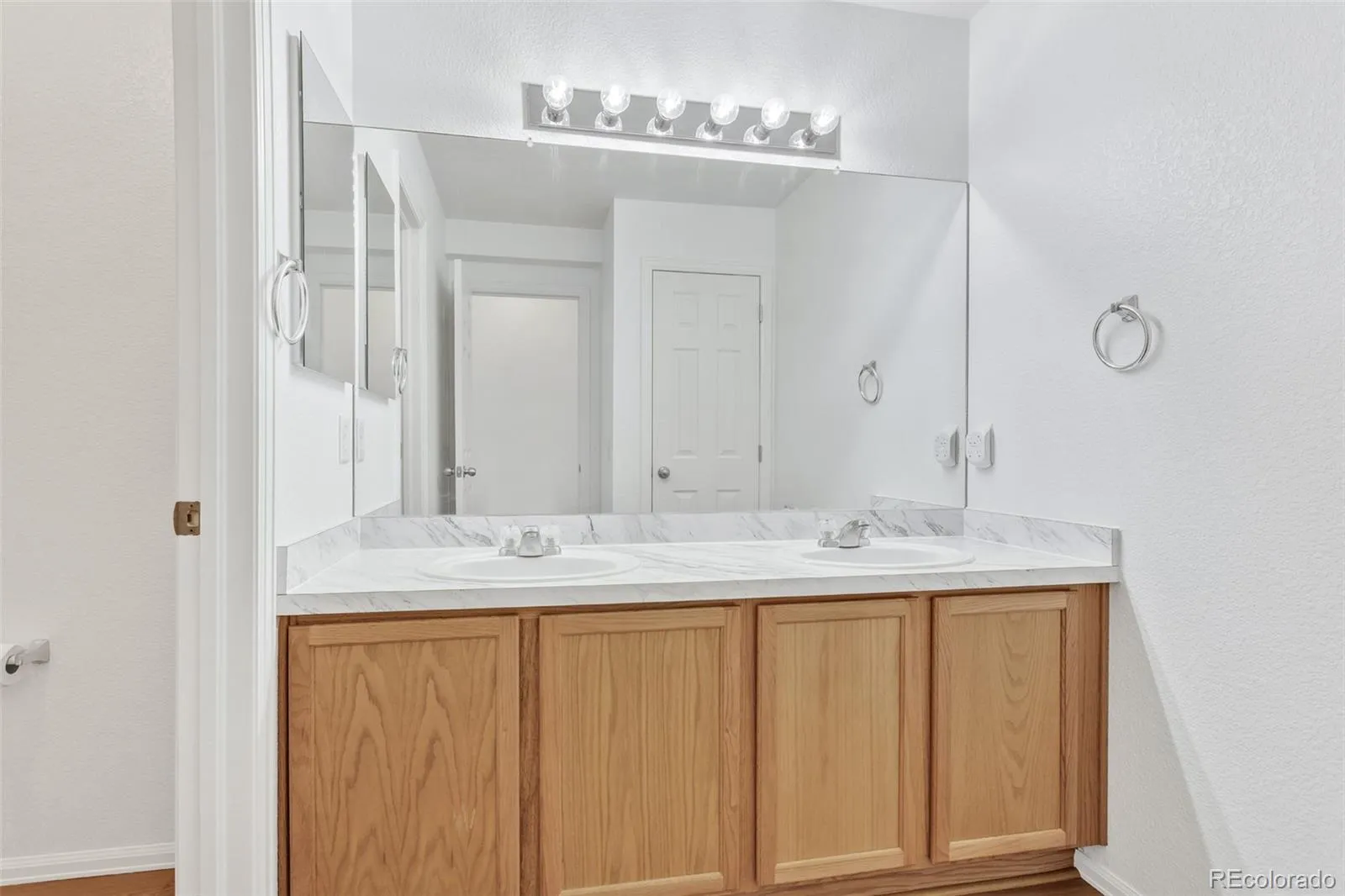 9758 Laredo Street #17E Commerce City CO 80022 MLS #REC6183964 04242026204017 1600 15
