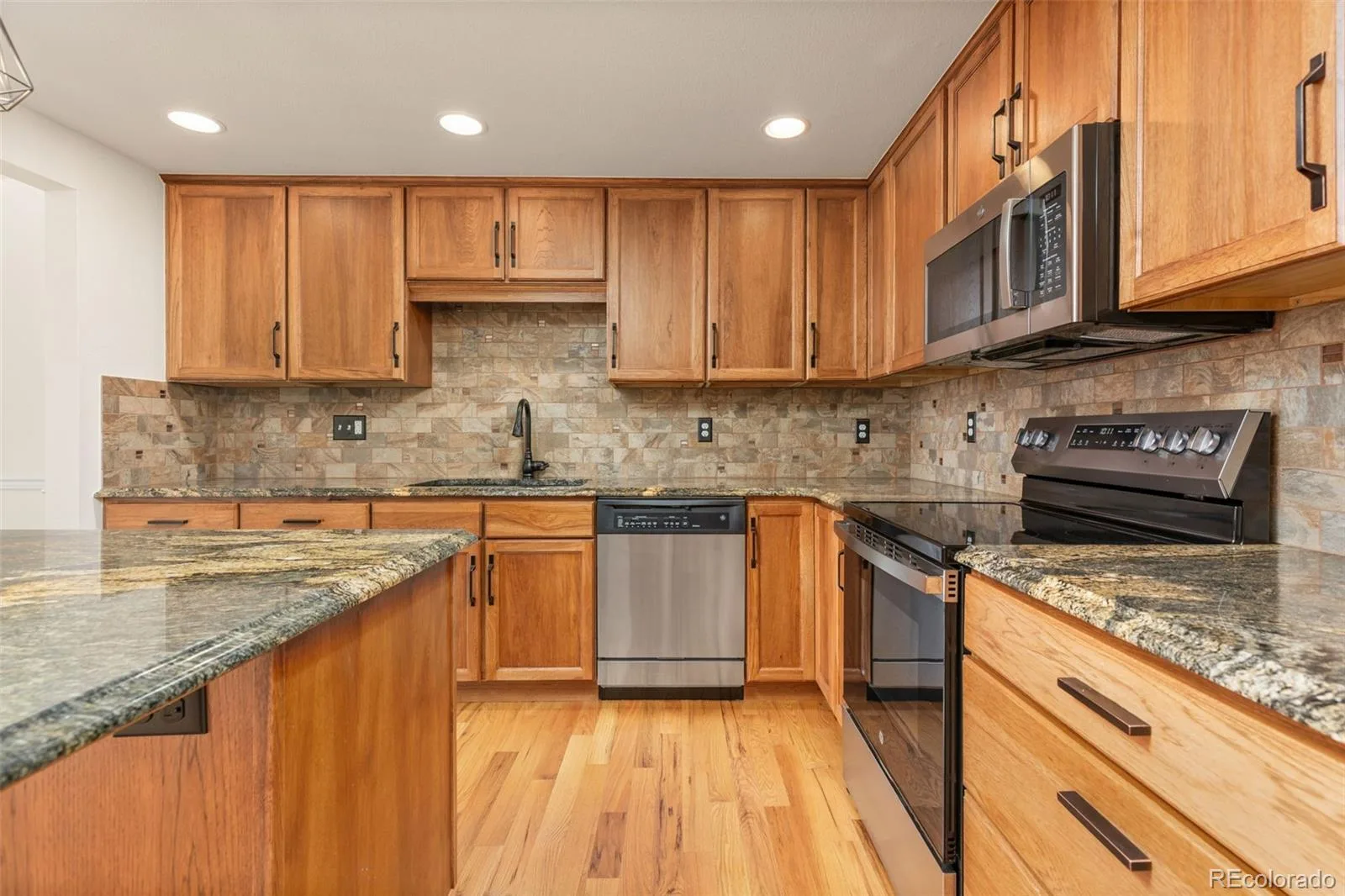6542 Iris Street Arvada CO 80004 MLS #REC6184798 05302026012159 1600 10