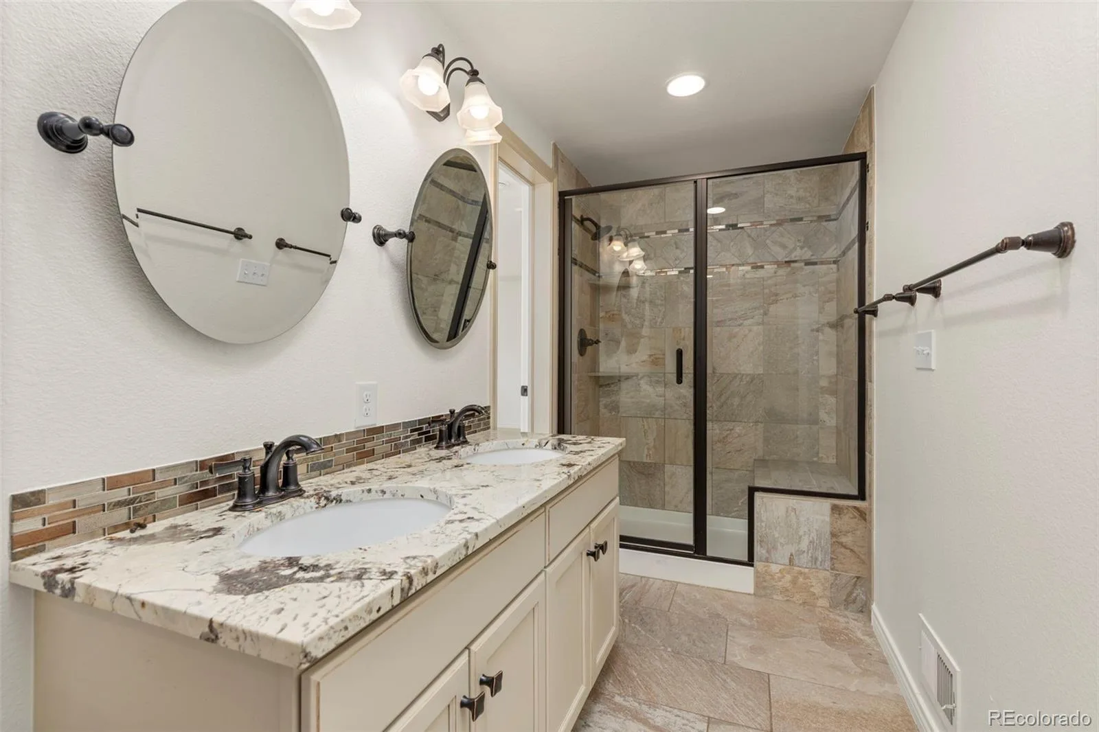 6542 Iris Street Arvada CO 80004 MLS #REC6184798 05302026012159 1600 21