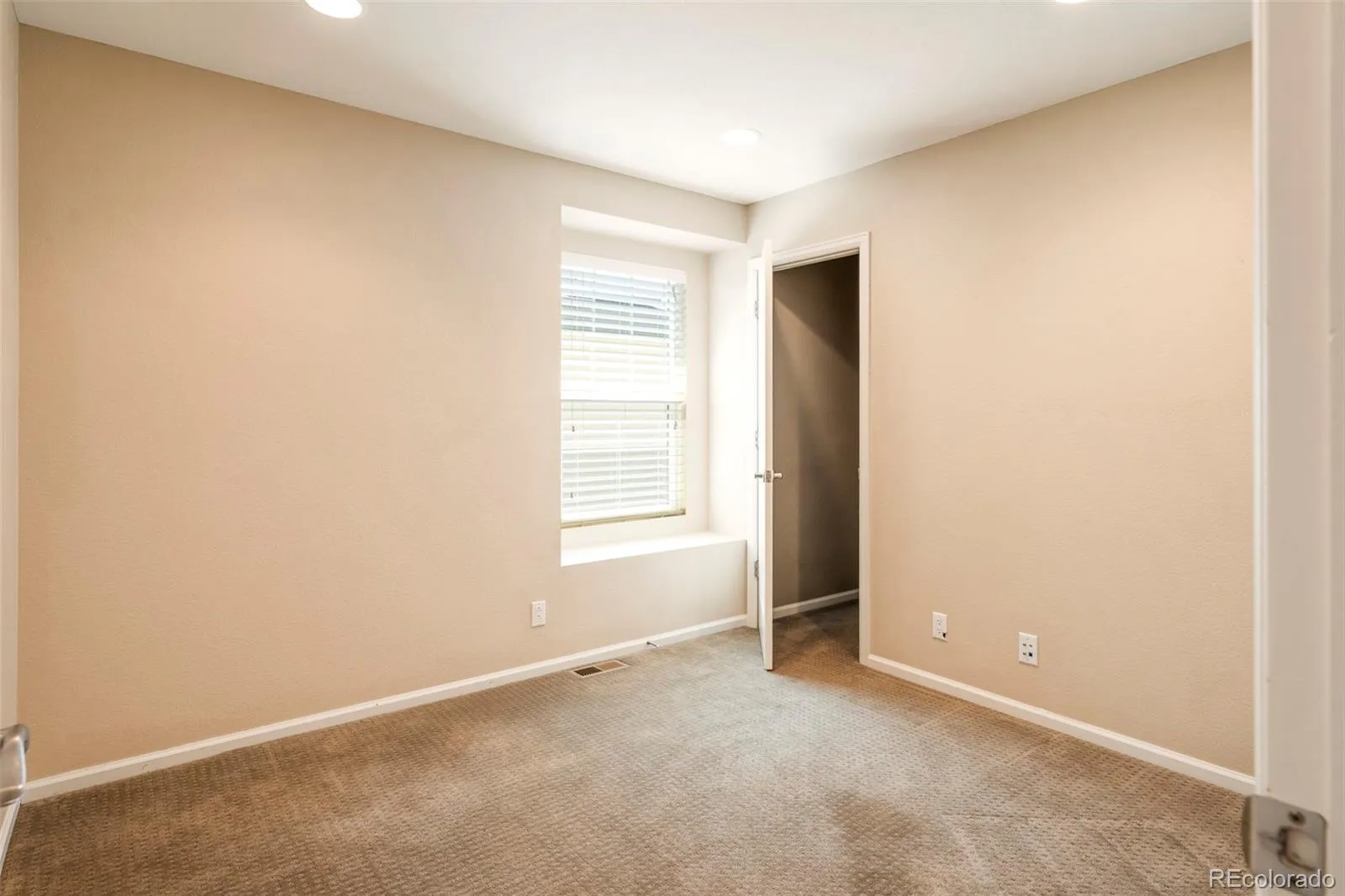 11045 E 28th Place Denver CO 80238 MLS #REC6189393 04242026204012 1600 22