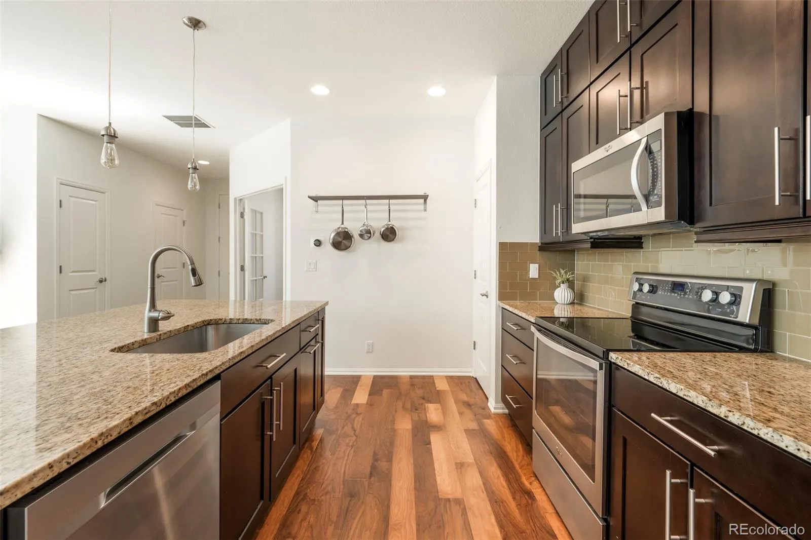 11045 E 28th Place Denver CO 80238 MLS #REC6189393 04242026204012 1600 6
