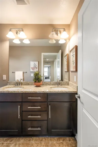 11045 E 28th Place Denver CO 80238 MLS #REC6189393 04242026204012 800 24