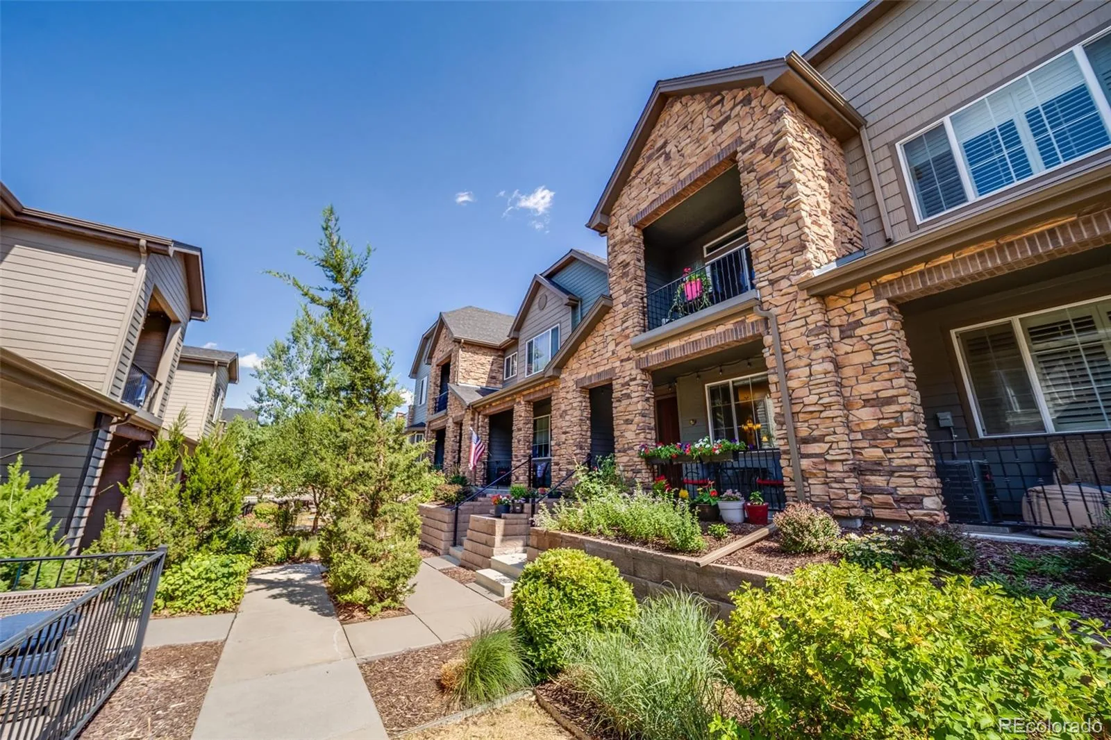 570 E Dry Creek Place Littleton CO 80122 | MLS #REC6198102 07162026232004 1600 1