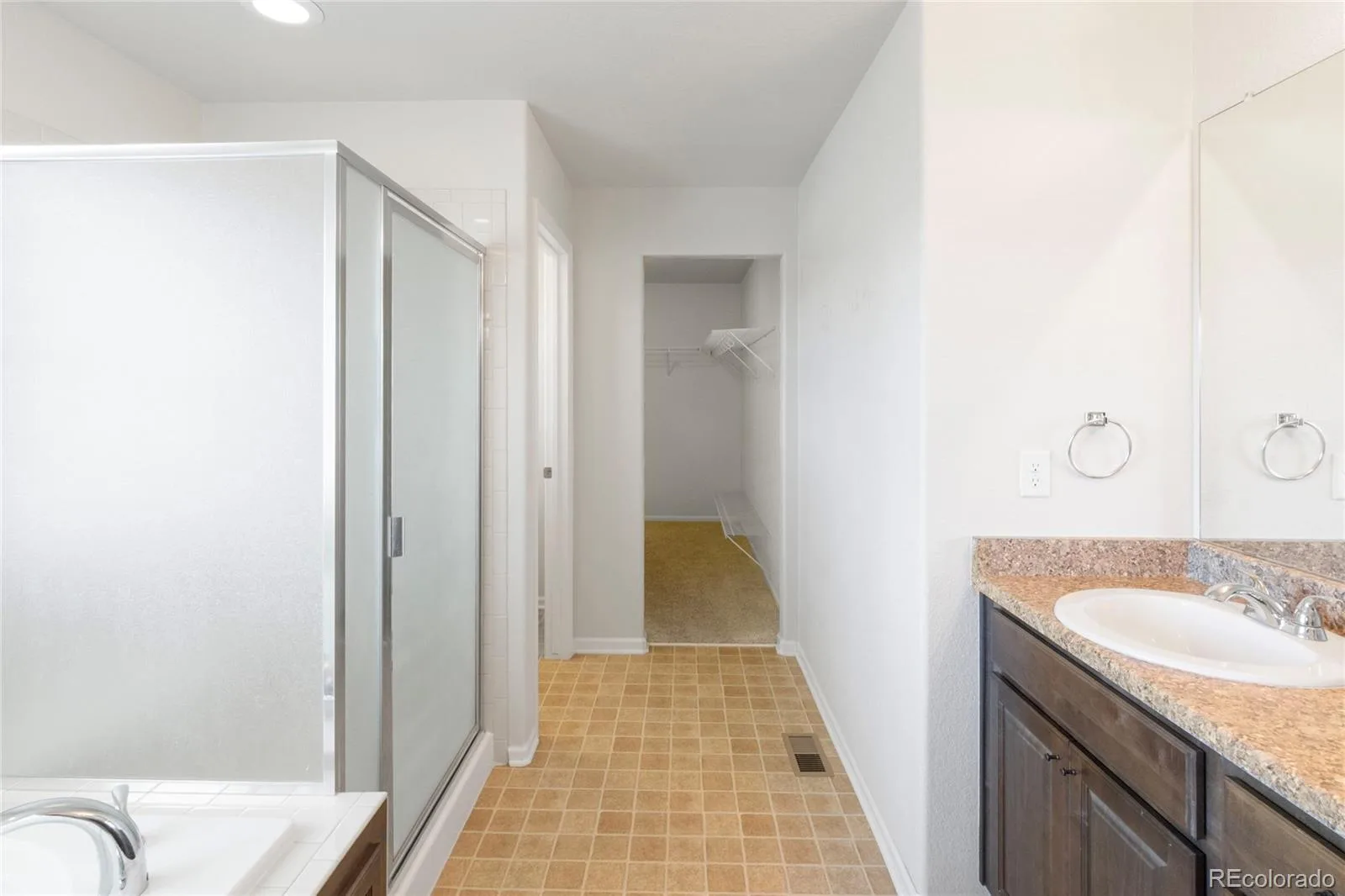 25380 E Aberdeen Drive Aurora CO 80016 MLS #REC6198340 06102026163441 1600 15