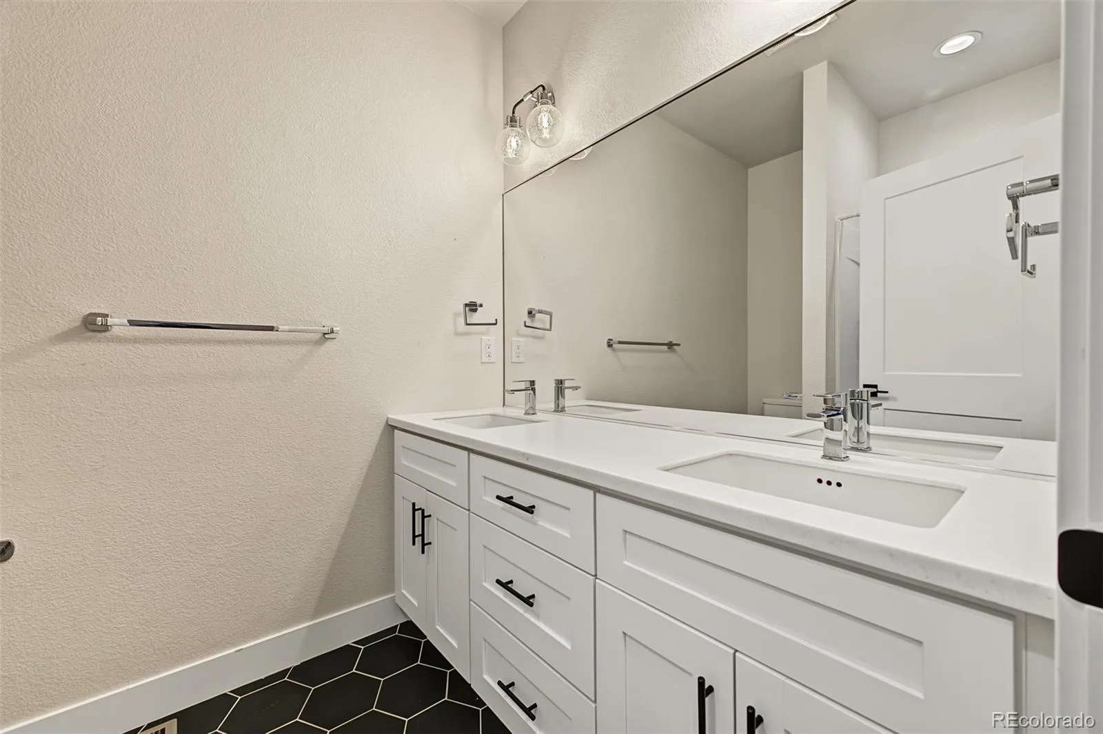 2652 Arapahoe Street Denver CO 80205 | MLS #REC6201337 09212026194230 1600 11