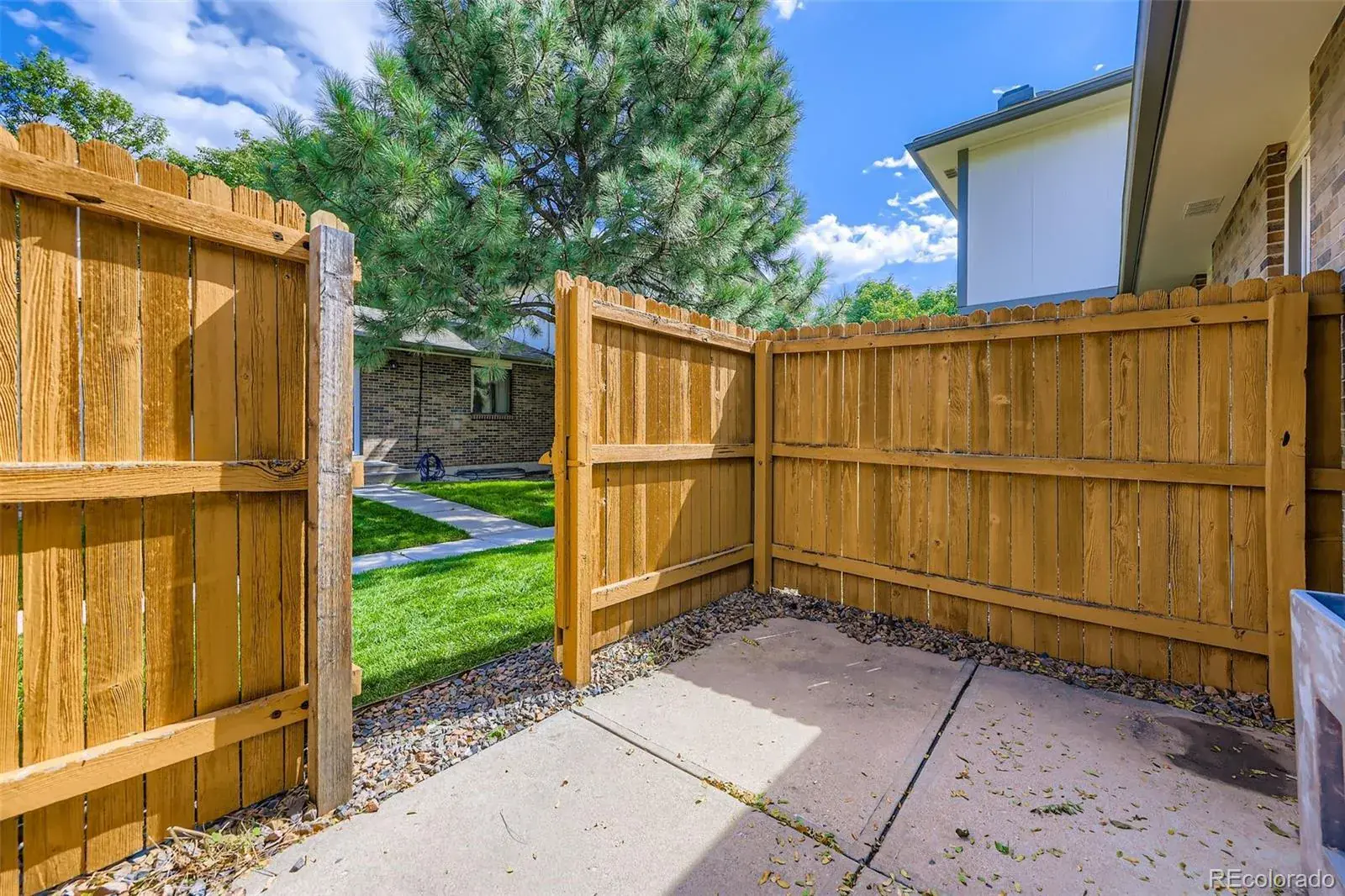 1868 S Ammons Street #A Lakewood CO 80232 | MLS #REC6206222 01302026054722 1600 10