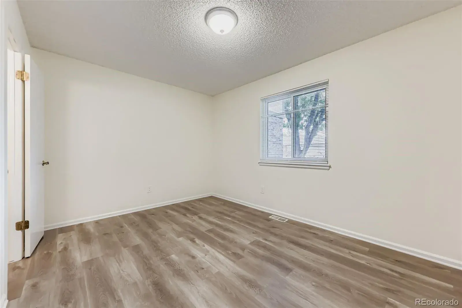 1868 S Ammons Street #A Lakewood CO 80232 | MLS #REC6206222 01302026054722 1600 5