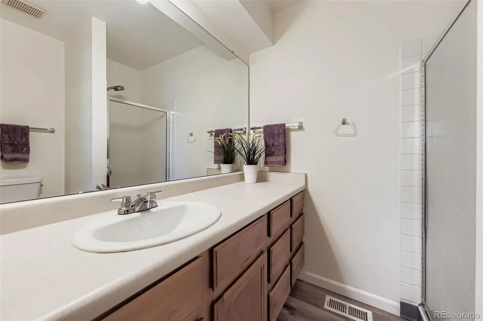 1868 S Ammons Street #A Lakewood CO 80232 | MLS #REC6206222 01302026054722 1600 6