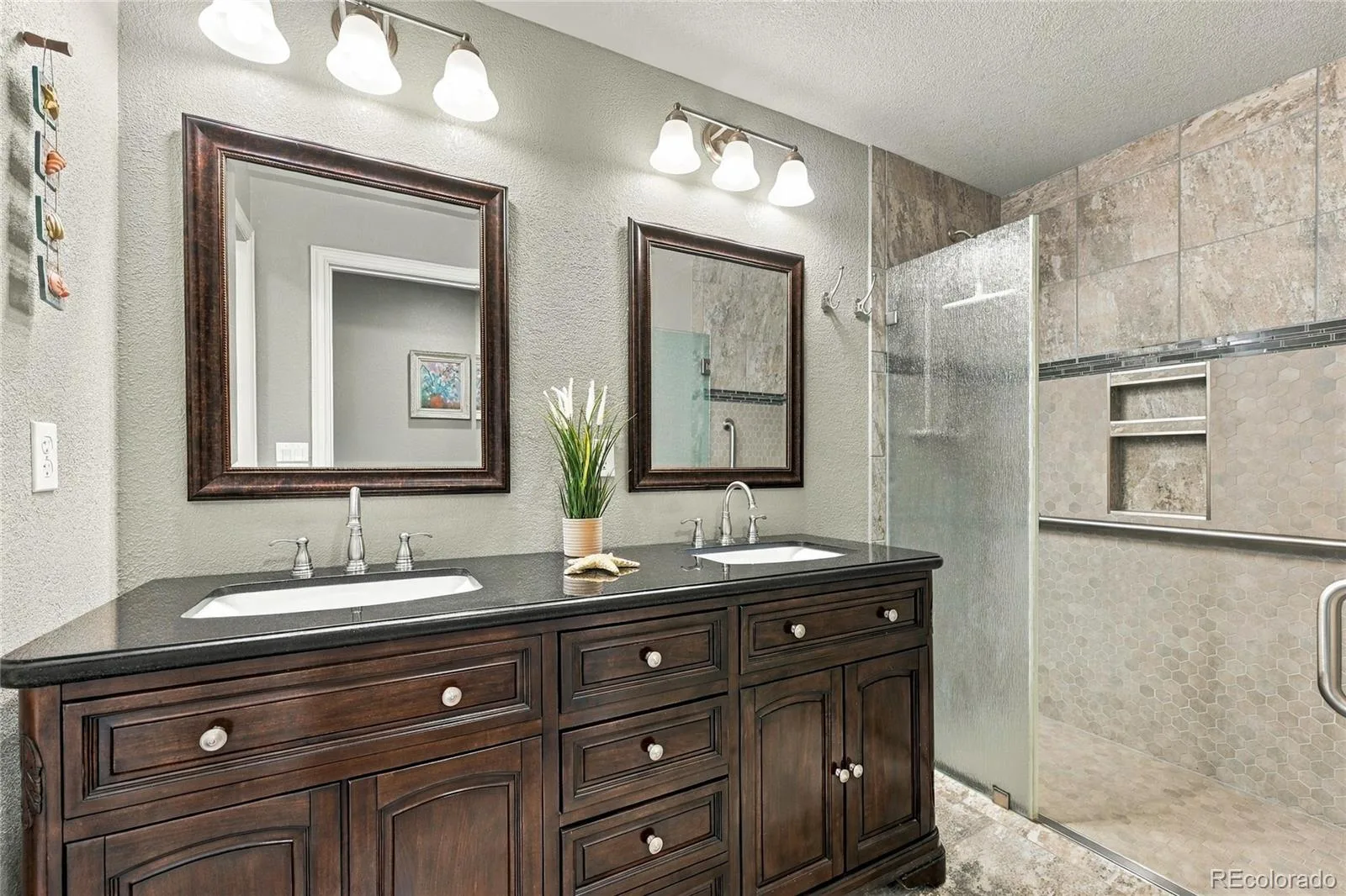 7660 S Blackstone Parkway Aurora CO 80016 | MLS #REC6211030 10162026231931 1600 35