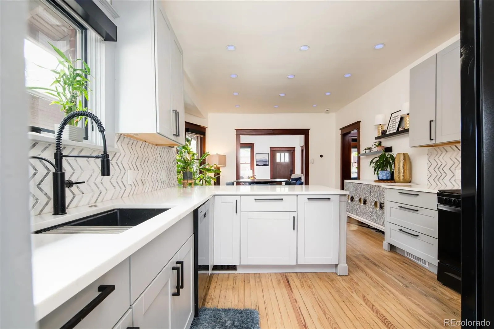 04162026212125 1600 12