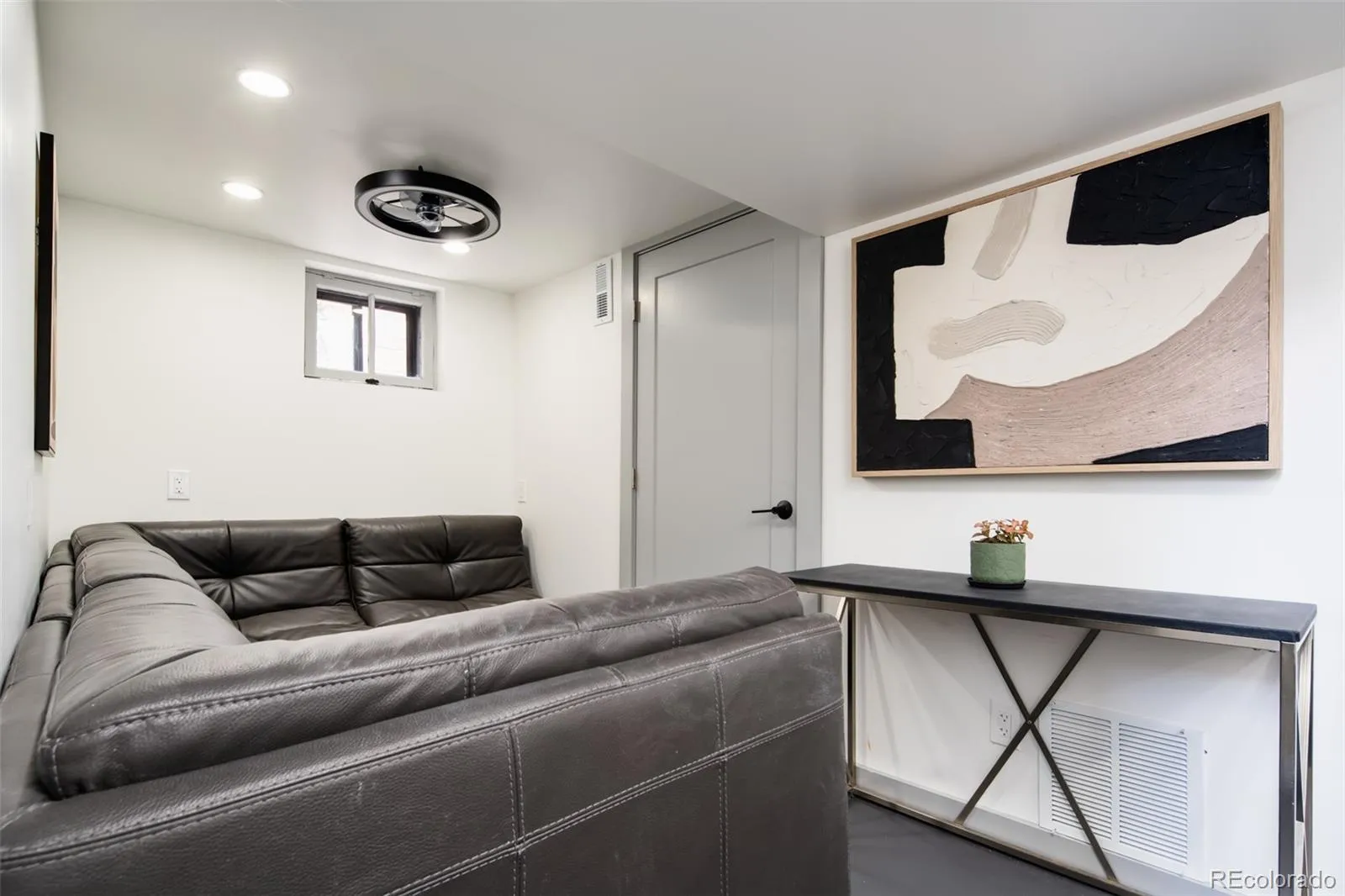 04162026212125 1600 21