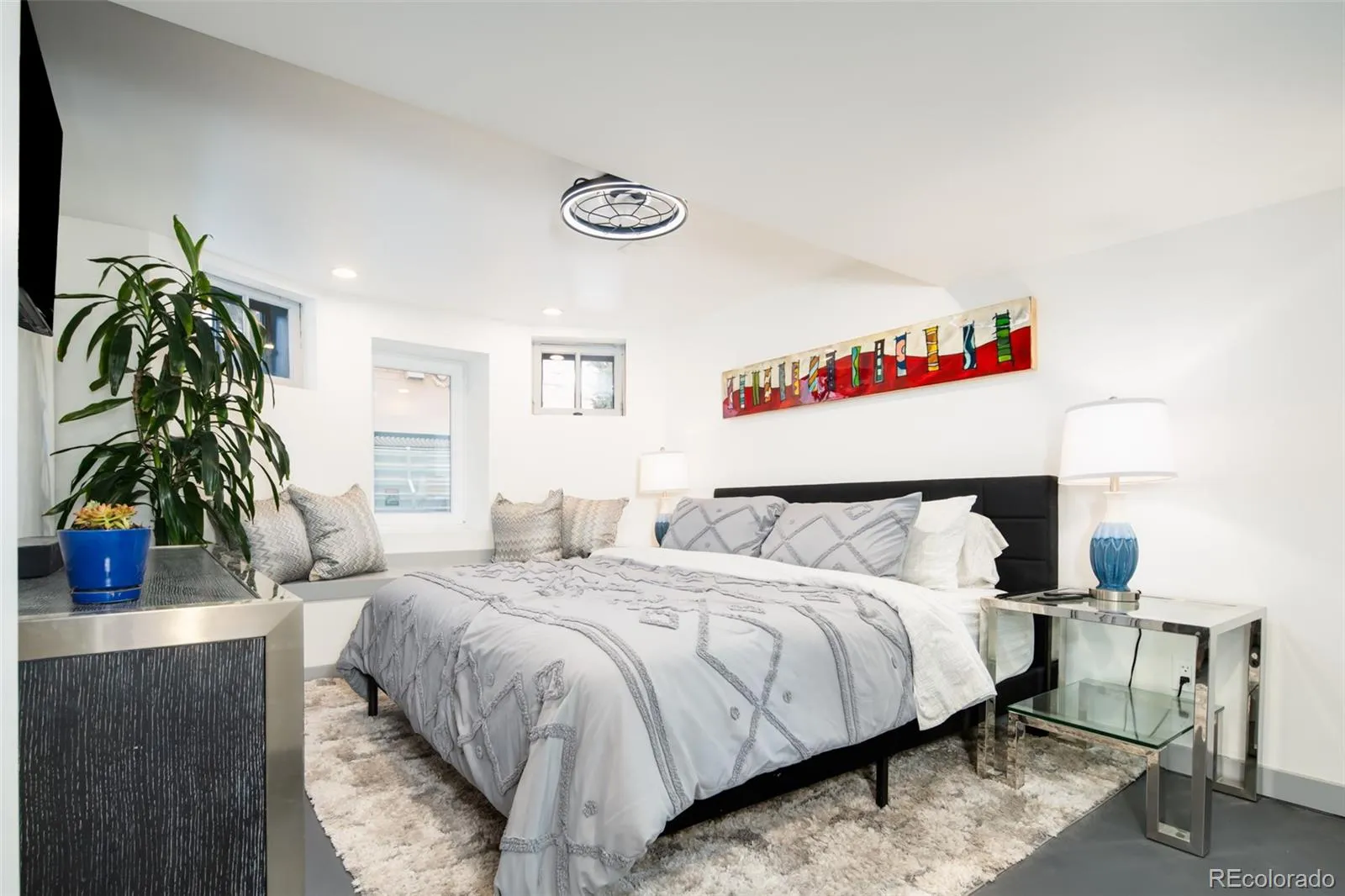 04162026212125 1600 24