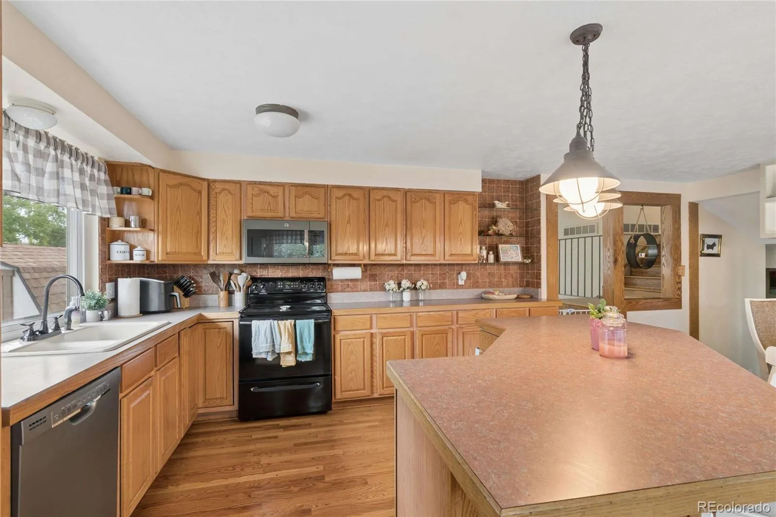 8352 Yarrow Court Arvada CO 80005 MLS #REC6215420 05202026143539 1600 13