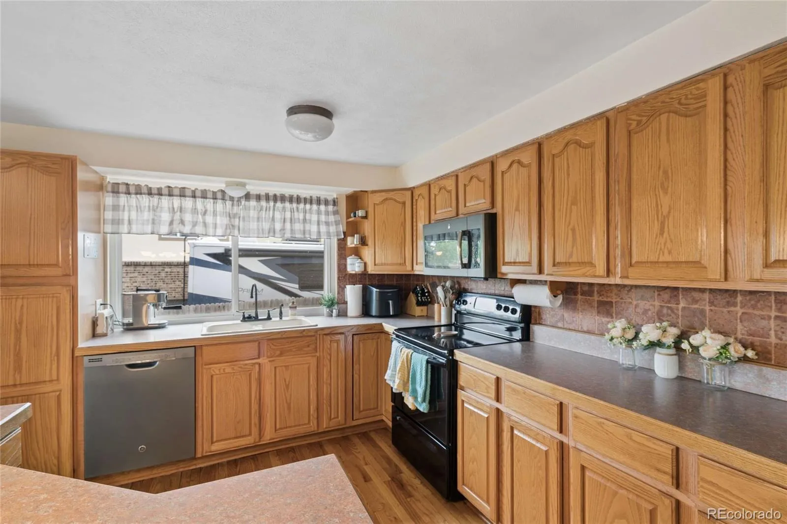 8352 Yarrow Court Arvada CO 80005 MLS #REC6215420 05202026143539 1600 16