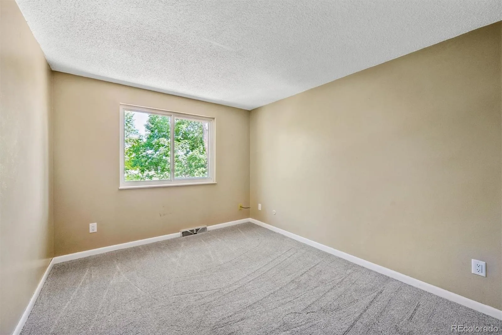 8352 Yarrow Court Arvada CO 80005 MLS #REC6215420 06132026142432 1600 27