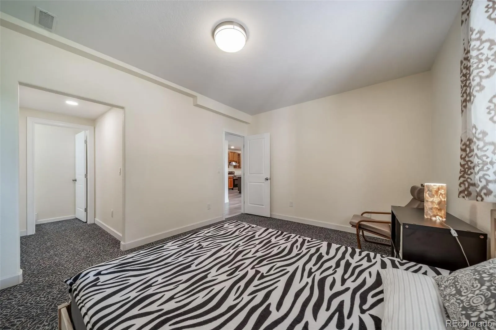 9225 W Quarles Place Littleton CO 80128 MLS #REC6216702 05142026075309 1600 37