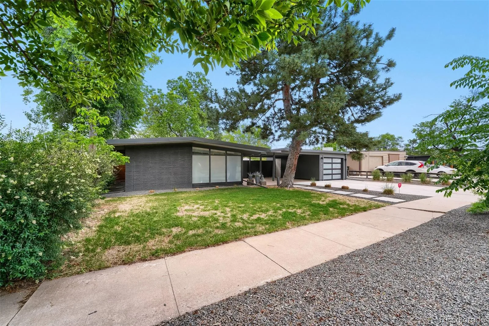 1860 S Holly Street Denver CO 80222 MLS #REC6221826 06022026184754 1600 23