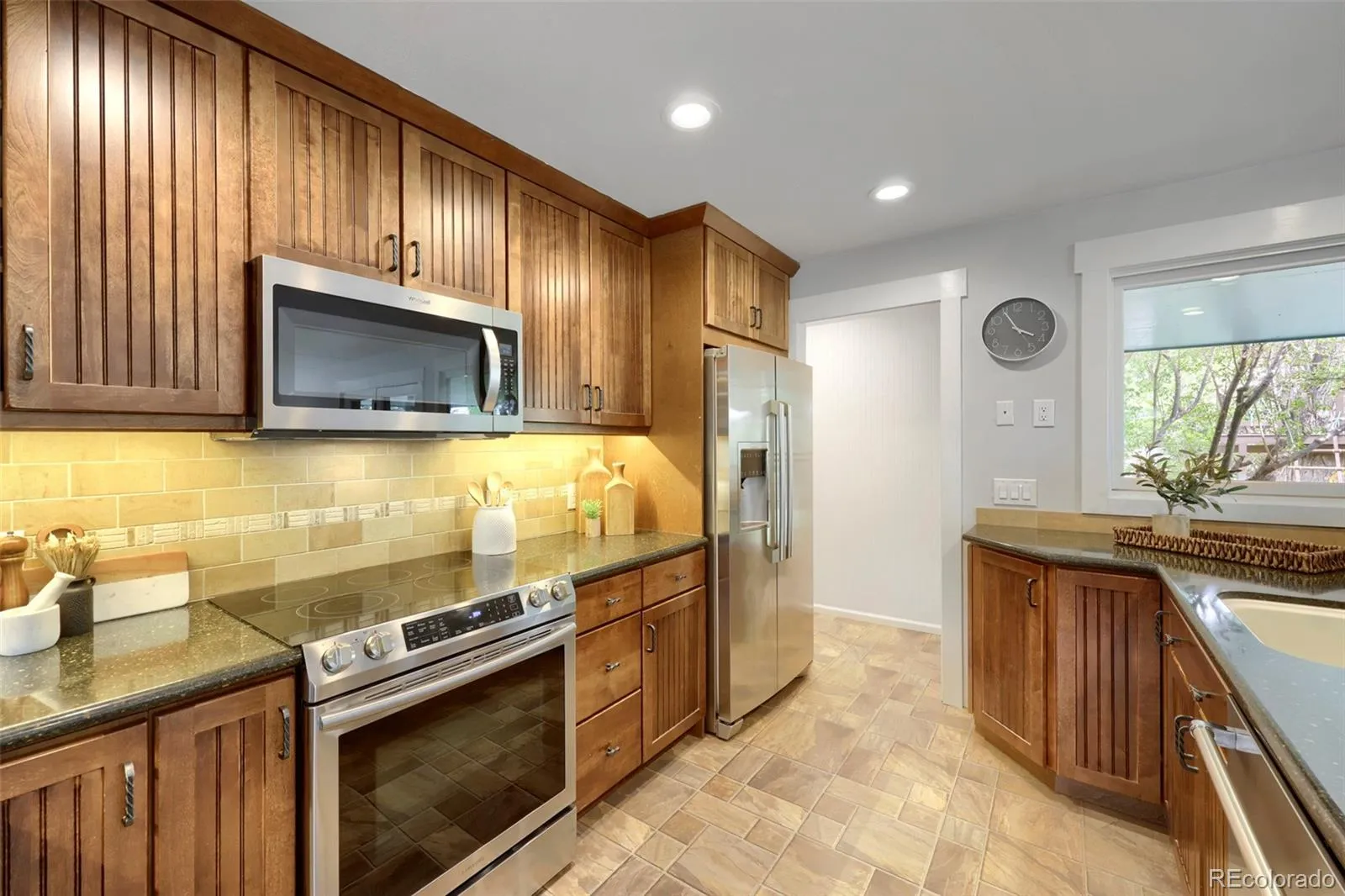 2578 S Dover Way Lakewood CO 80227 MLS #REC6222082 05202026023752 1600 11