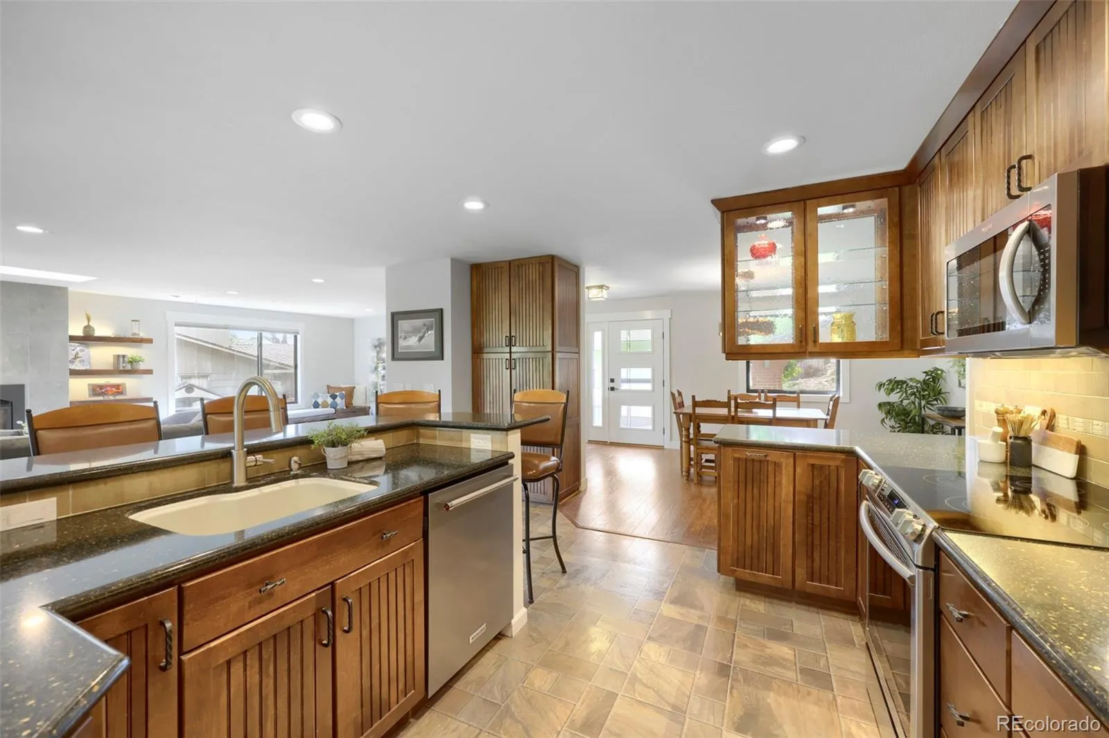 2578 S Dover Way Lakewood CO 80227 MLS #REC6222082 05202026023752 1600 9
