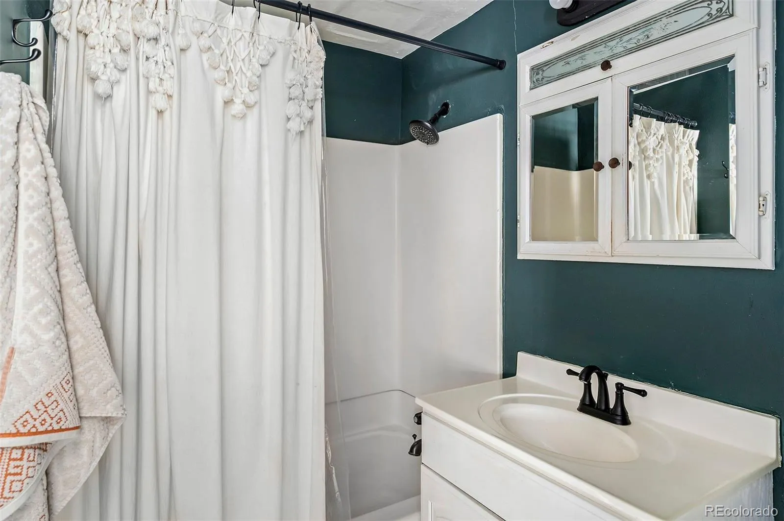 3173 W Ada Place Denver CO 80219 MLS #REC6227901 05032026050622 1600 32