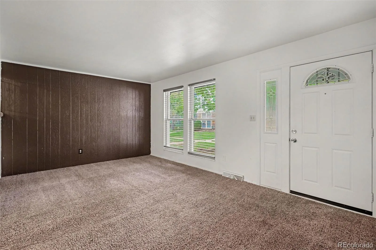 11819 E Canal Drive Aurora CO 80011 | MLS #REC6230443 09302026010620 1600 1