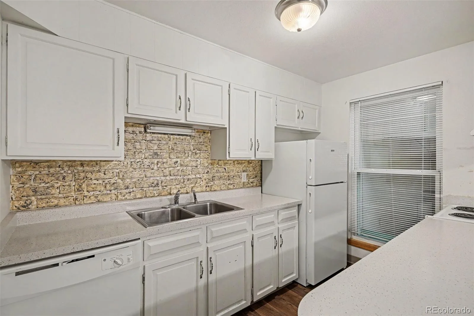 11819 E Canal Drive Aurora CO 80011 | MLS #REC6230443 09302026010620 1600 2
