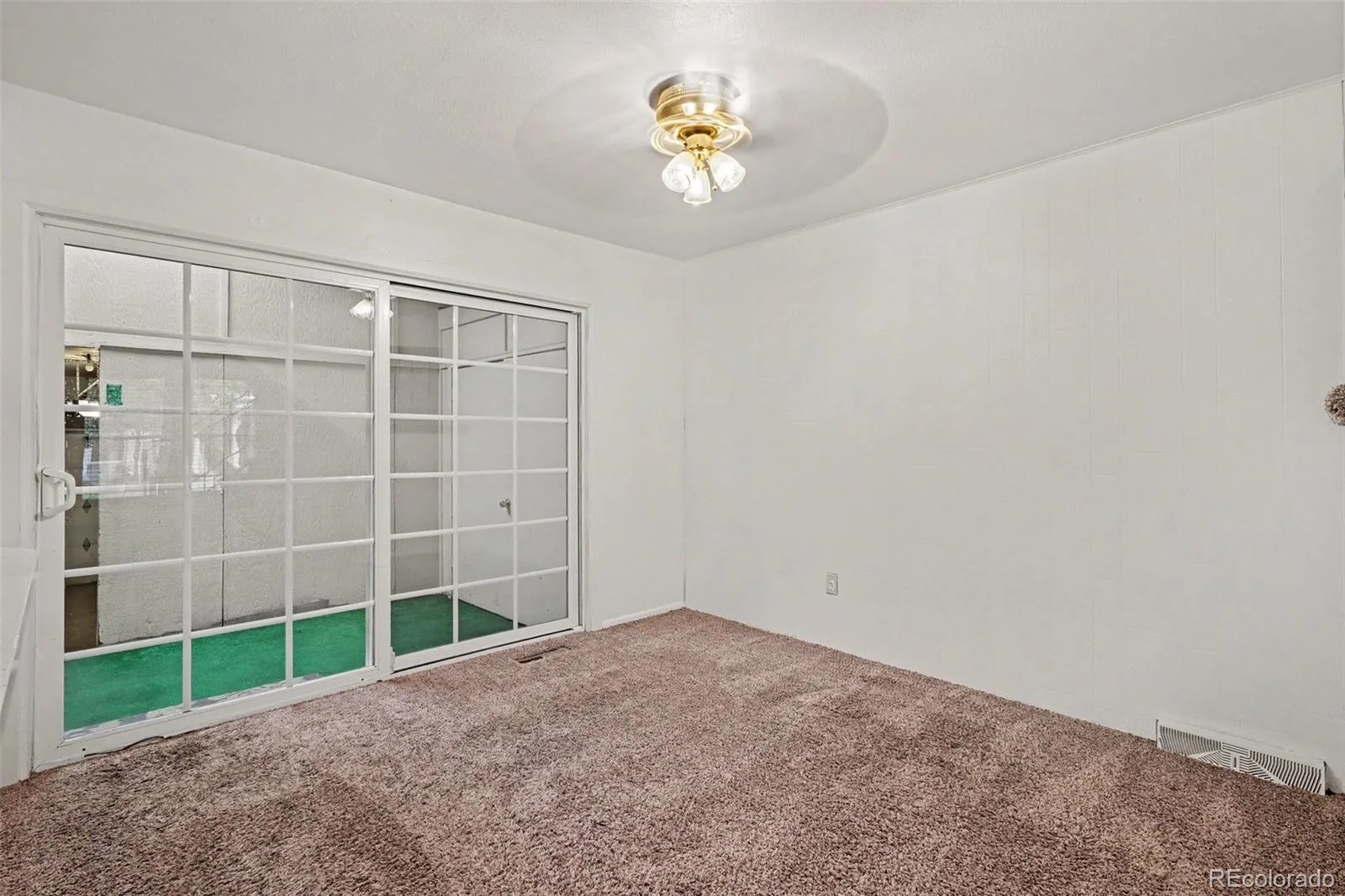11819 E Canal Drive Aurora CO 80011 | MLS #REC6230443 09302026010620 1600 3