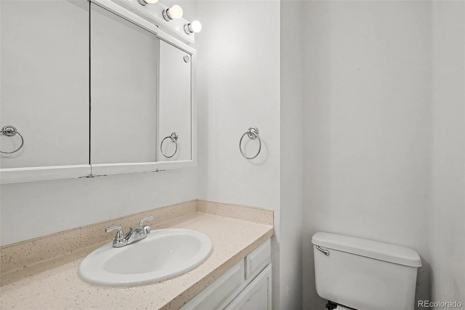 11819 E Canal Drive Aurora CO 80011 | MLS #REC6230443 09302026010620 1600 4