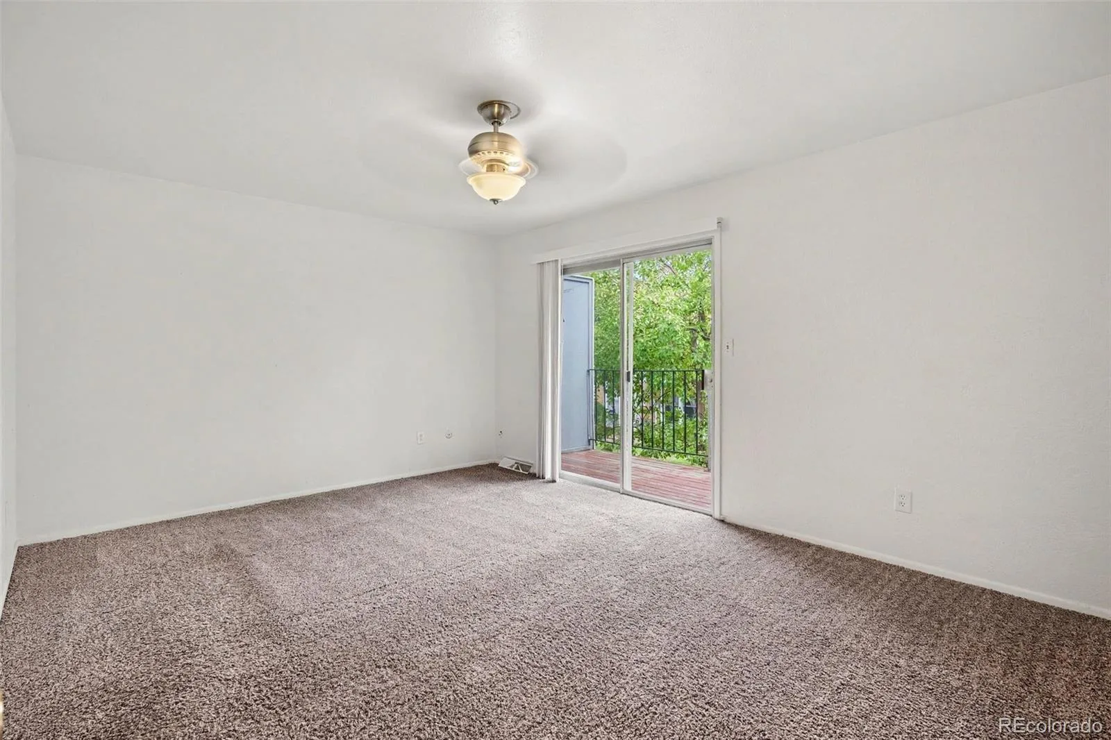 11819 E Canal Drive Aurora CO 80011 | MLS #REC6230443 09302026010620 1600 5