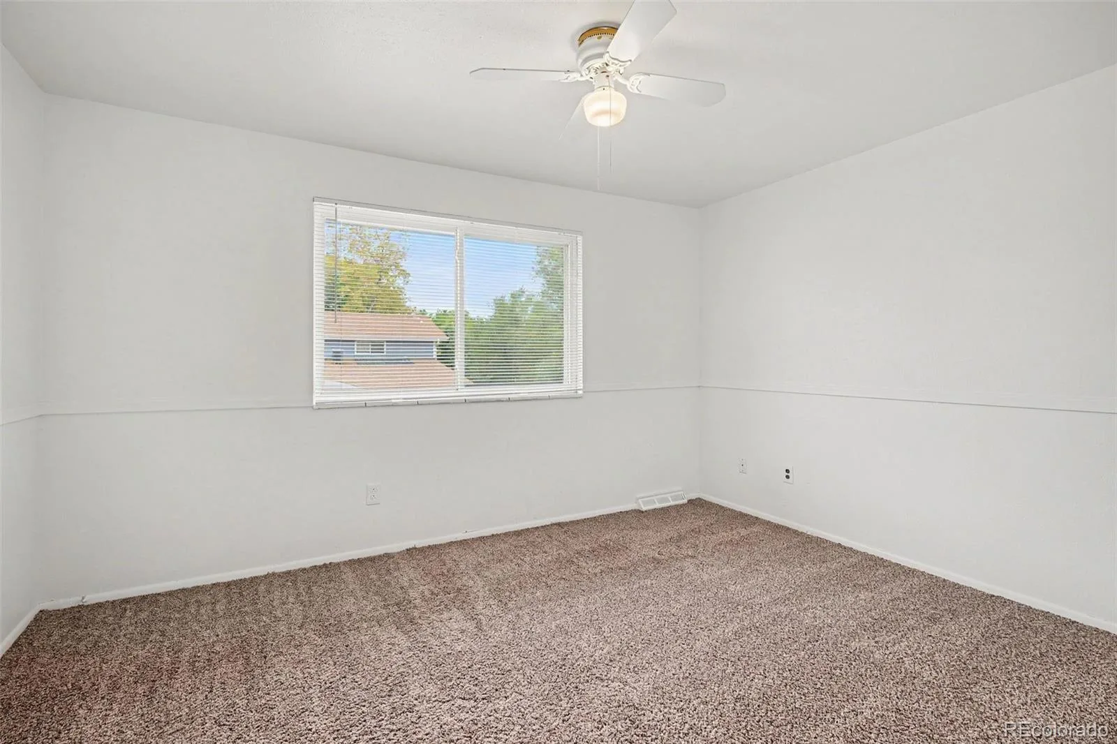 11819 E Canal Drive Aurora CO 80011 | MLS #REC6230443 09302026010620 1600 7