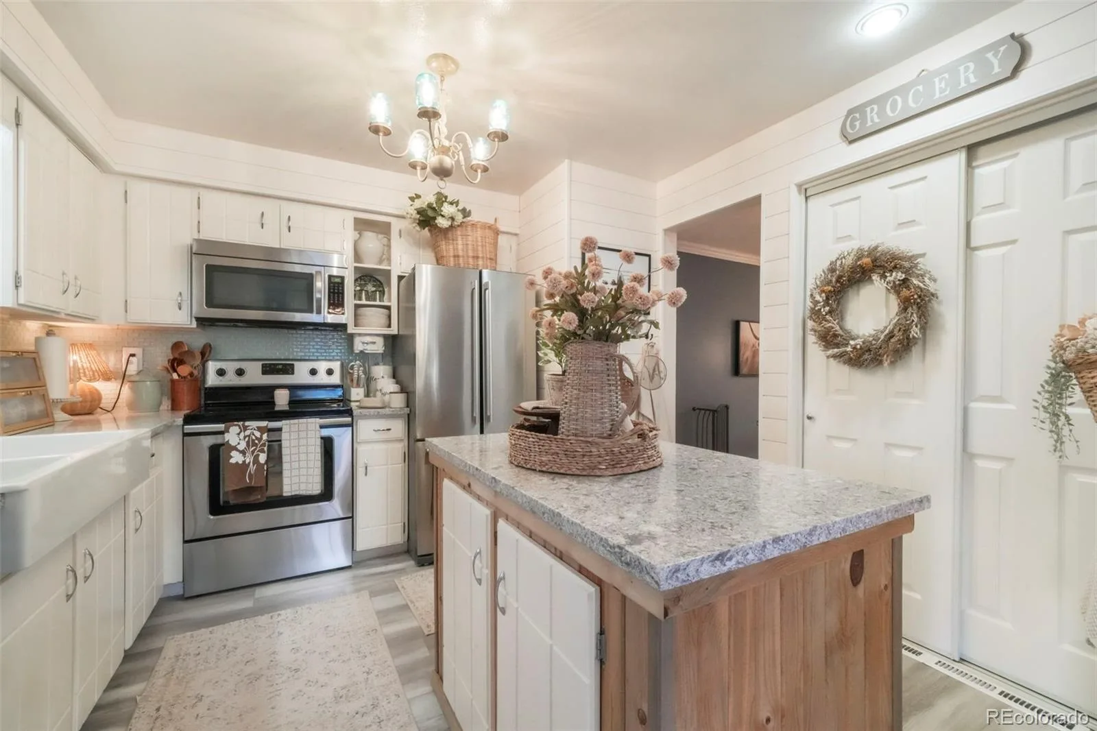 8280 Everett Way Arvada CO 80005 MLS #REC6230713 06192026235447 1600 13